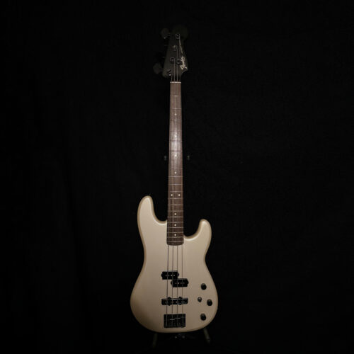 Fender Duff McKagan Signature Jazz Bass Special, Pearl White fender-duffmckagan-signature-jazz-bass-special_pearlwhite_1