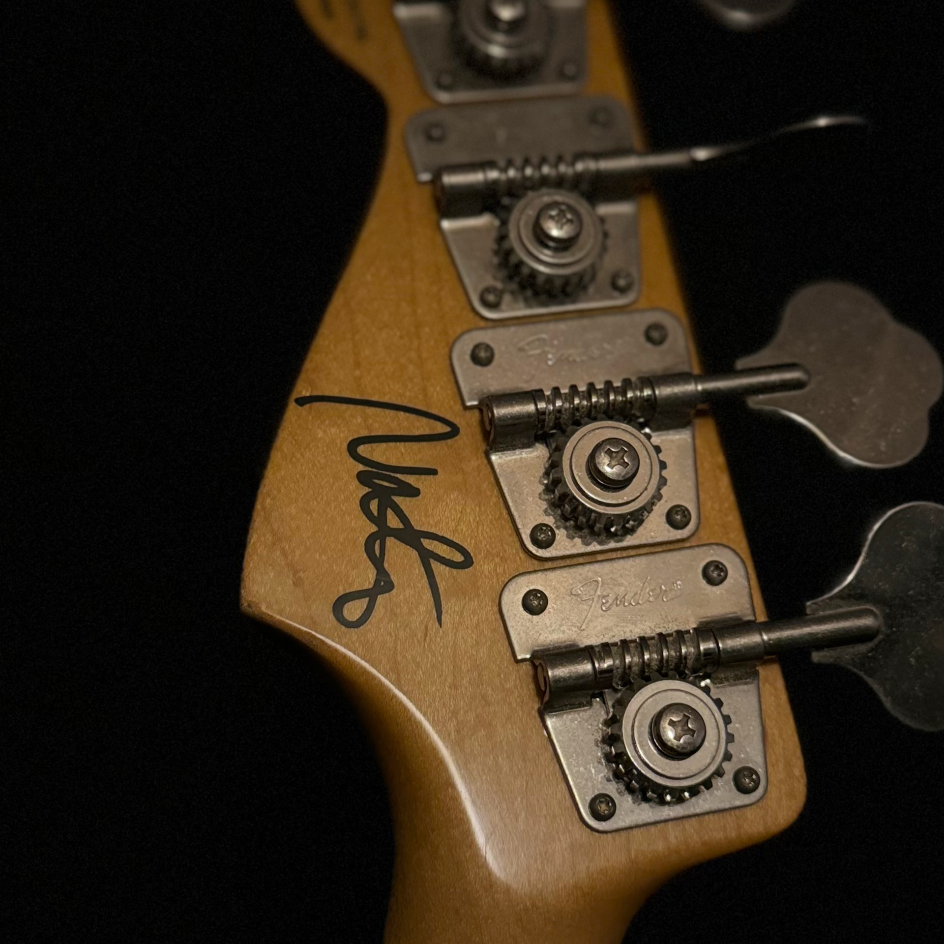 fender-nate-mendel-signature-precision-bass_candy-apple-red_4