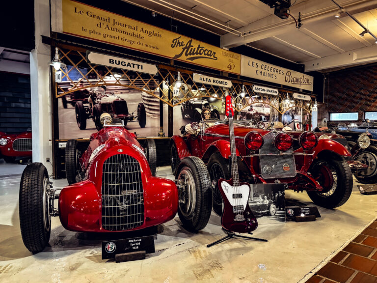 Gibson Thunderbirds at Strøjer Samlingen