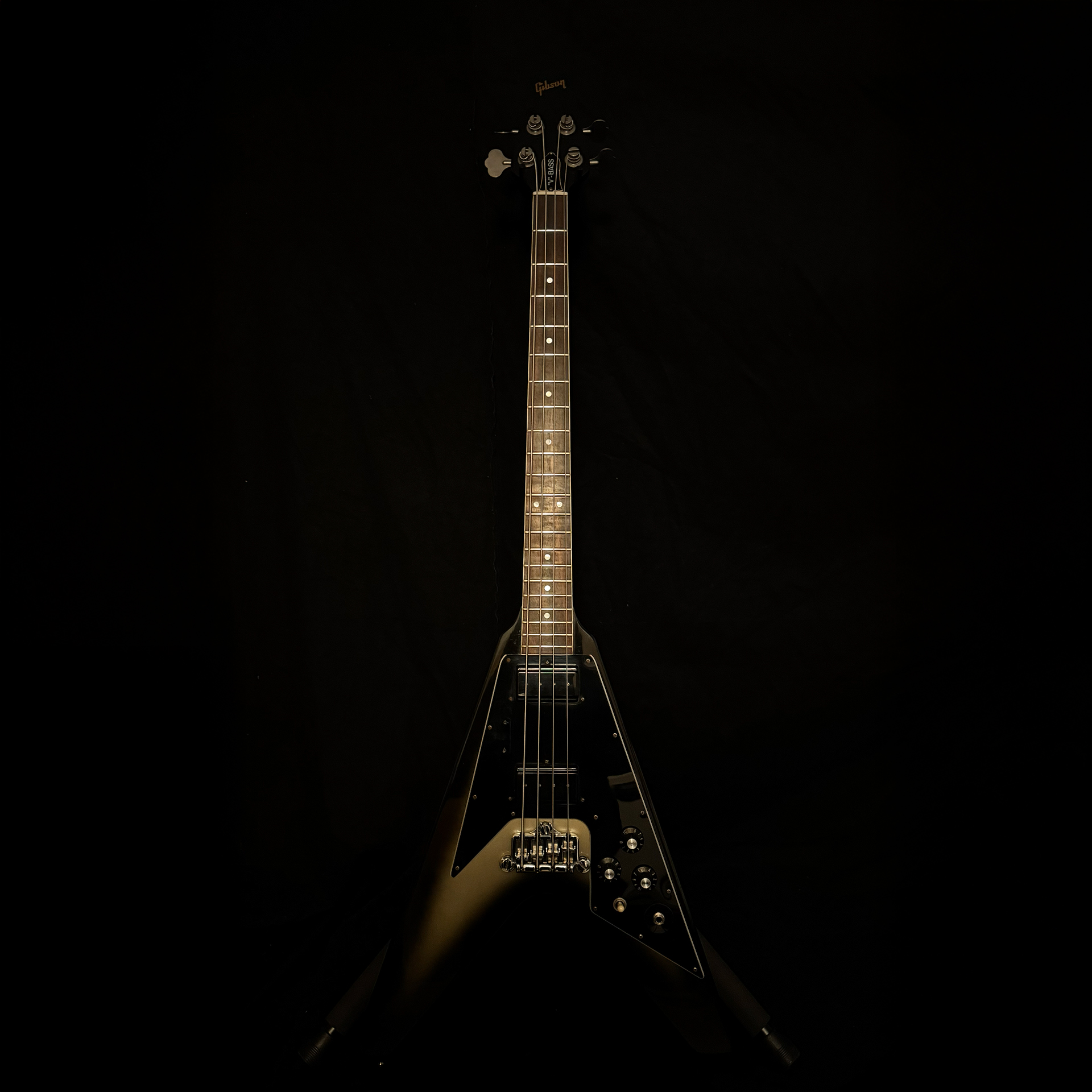 Here are the highly optimized, technical, and collector-focused alt text recommendations for your next three archive entries. 1. Gibson Flying V Bass (Silverburst) Focus: Rarity, scale length, and the iconic Norlin-era finish. Main Image: Rare 1981 Gibson Flying V Bass in Silverburst finish, vintage short scale